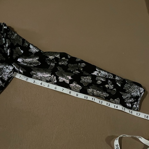 Club Monaco Metallic Pattern Silk Blend Semi Sheer Blouse In Floral Print - XXS - Picture 16 of 16